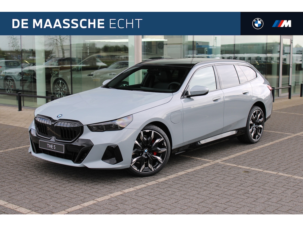 BMW 5-serie Touring - 530e M Sport Automaat / Panoramadak / Trekhaak / Bowers & Wilkins / Adaptieve LED / Parkin - AutoWereld.nl