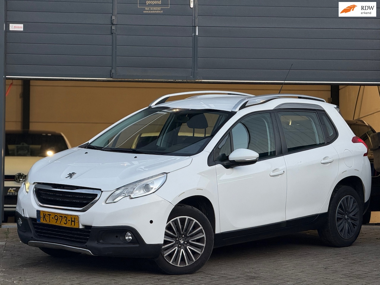 Peugeot 2008 - 1.2 PureTech Active Automaat/Clima/Cruise - AutoWereld.nl