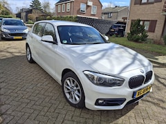 BMW 1-serie - 116i Sport Line Edition Metallic Mineral White met lederen sportstoelen