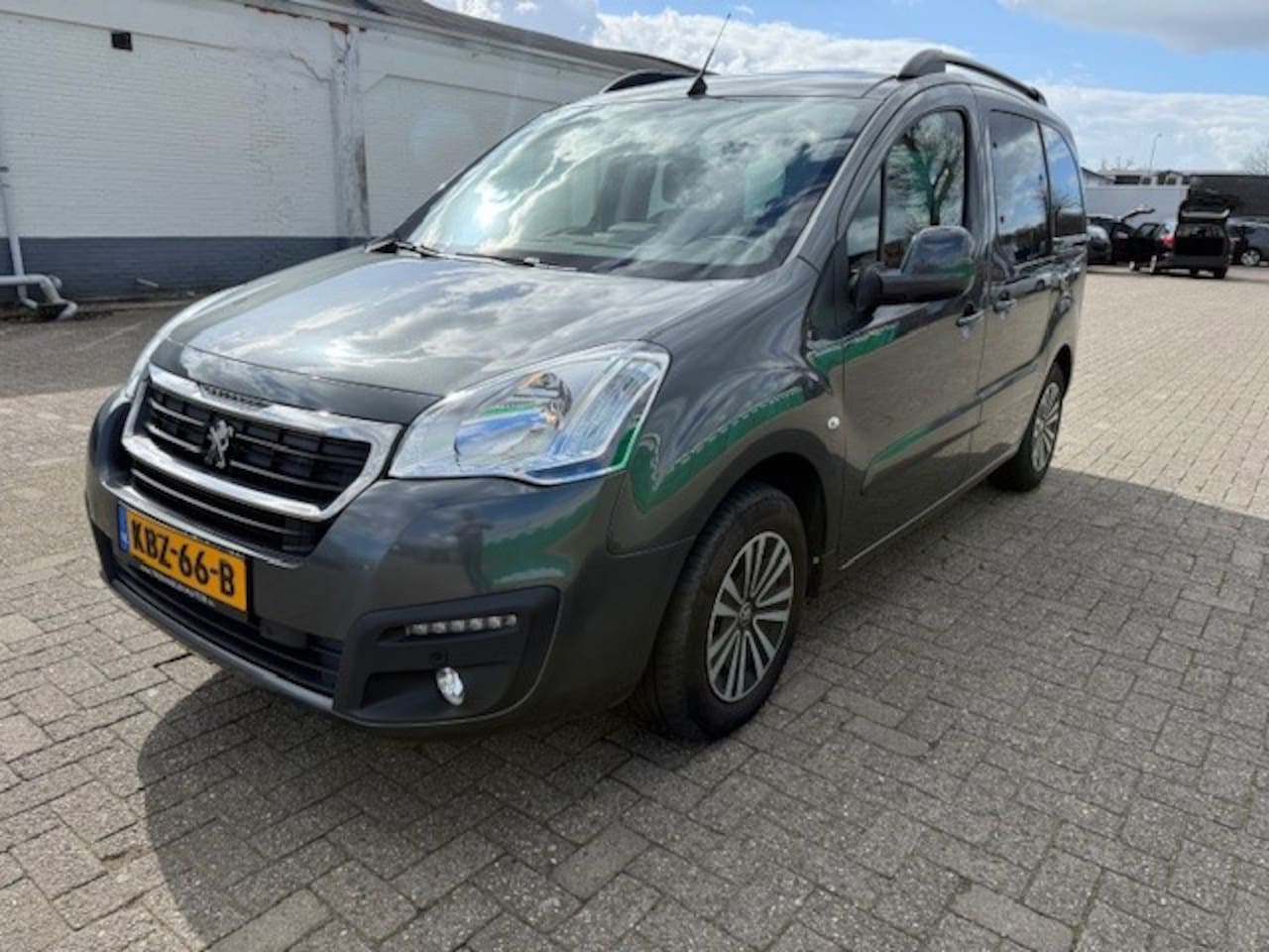 Peugeot Partner Tepee - 1.2 PureTech Active 21.205 KM APK 3-1-2027. - AutoWereld.nl