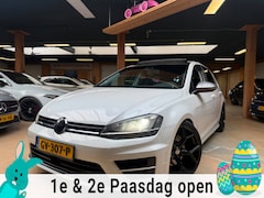 Volkswagen Golf - 1.4 TSI ACT Highline R-Line Pano Lane assist Cruise Control