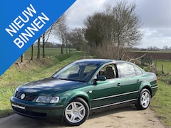 Volkswagen Passat - SEDAN 2.3 VR5, ZEER NETTE STAAT