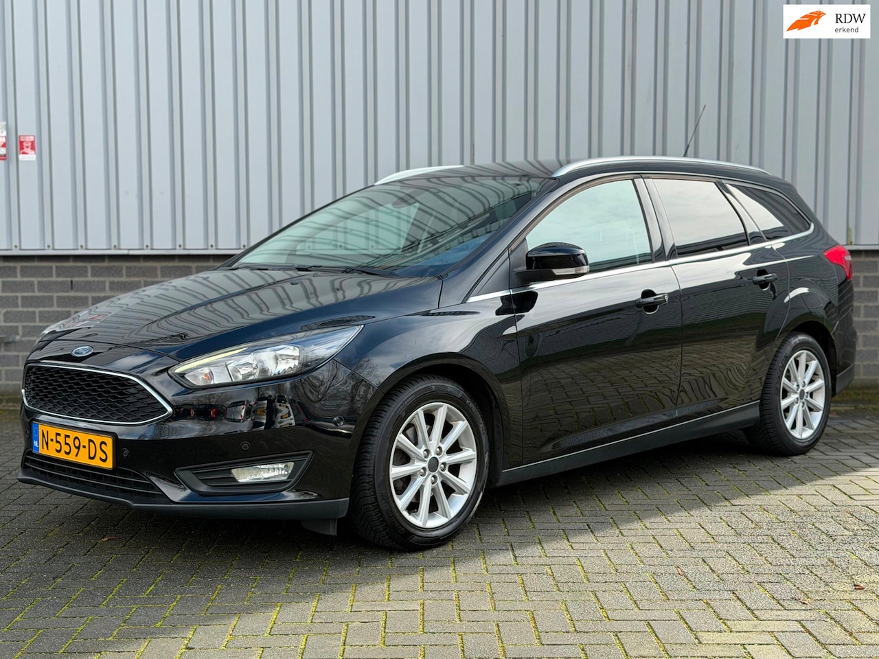 Ford Focus Wagon - 1.0 Titanium |Navi|CruiseCtrl|PDC|Stuur/Stoel VW| - AutoWereld.nl