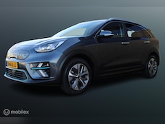 Kia e-Niro - ExecutiveLine 64 kWh, SOH 100% Stoel-stuurverwarming, Leer, Navi, App connect, Cruise, Cli