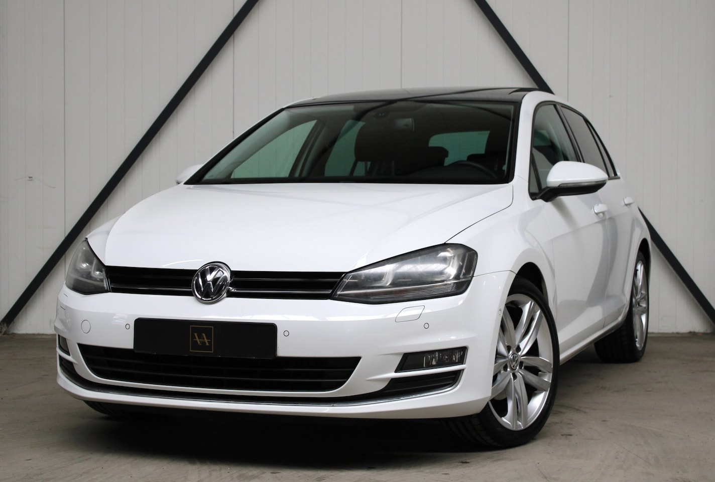 Volkswagen Golf - 1.4 TSI Highline Panoramadak l 1e eigenaar l LED l Bluetooth l Stoelverwarming - AutoWereld.nl