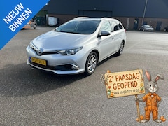 Toyota Auris Touring Sports - 1.8 HYBRID EXECUTIVE I 2E PAASDAG OPEN I AUTOMAAT I TREKHAAK I P-CAMERA I CLIMATE CONTROL