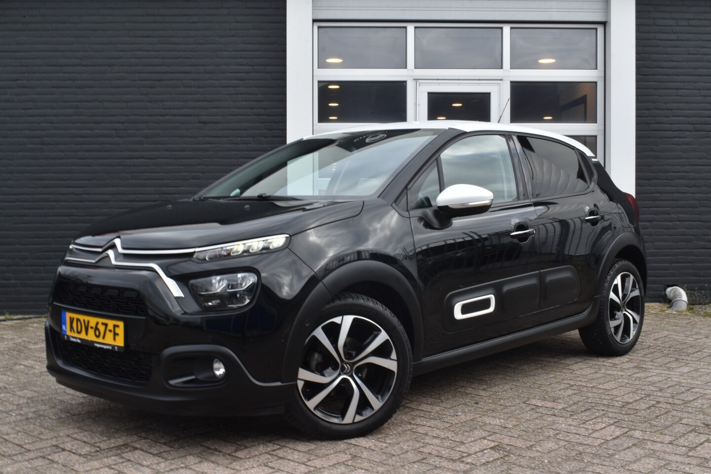 Citroën C3 - PureTech 110 EAT6 Shine Automaat | Navigatie | Camera achter | Parkeerhulp | - AutoWereld.nl