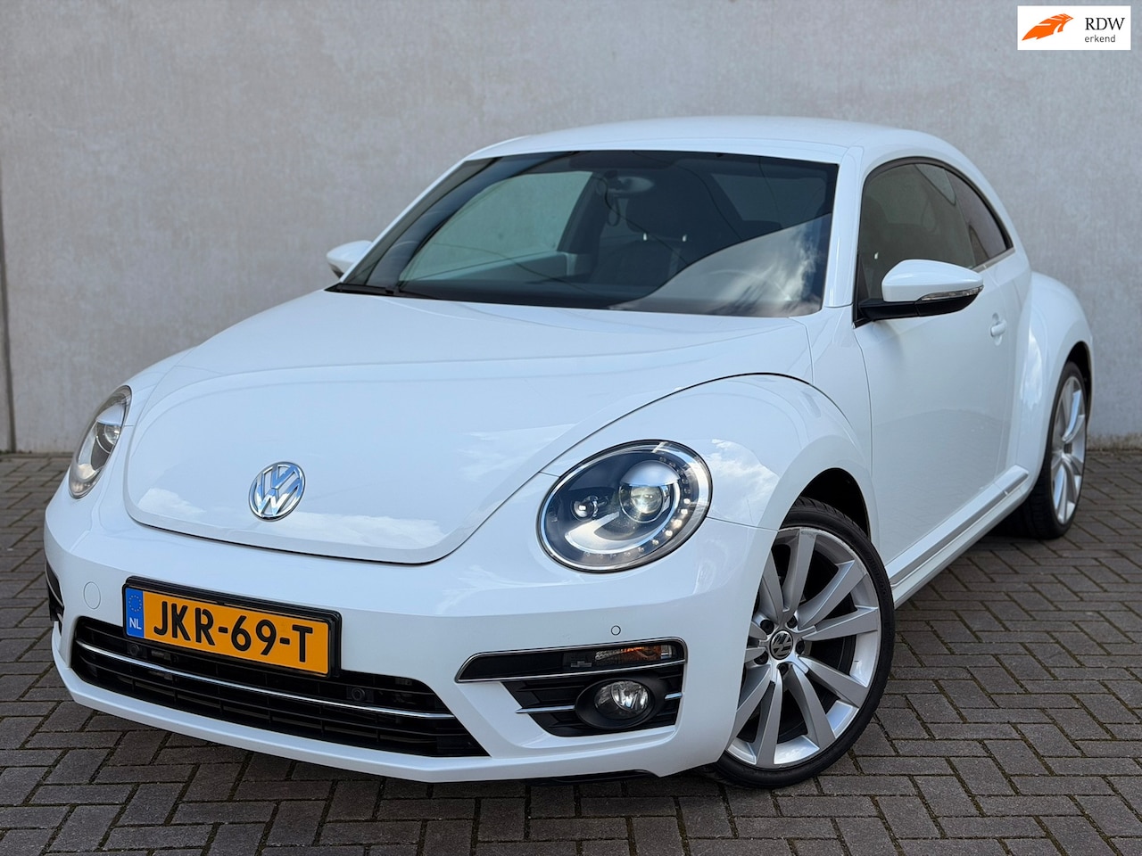 Volkswagen Beetle - 1.2 TSI Design 19'' LED/Xenon CarPlay Cruise - AutoWereld.nl