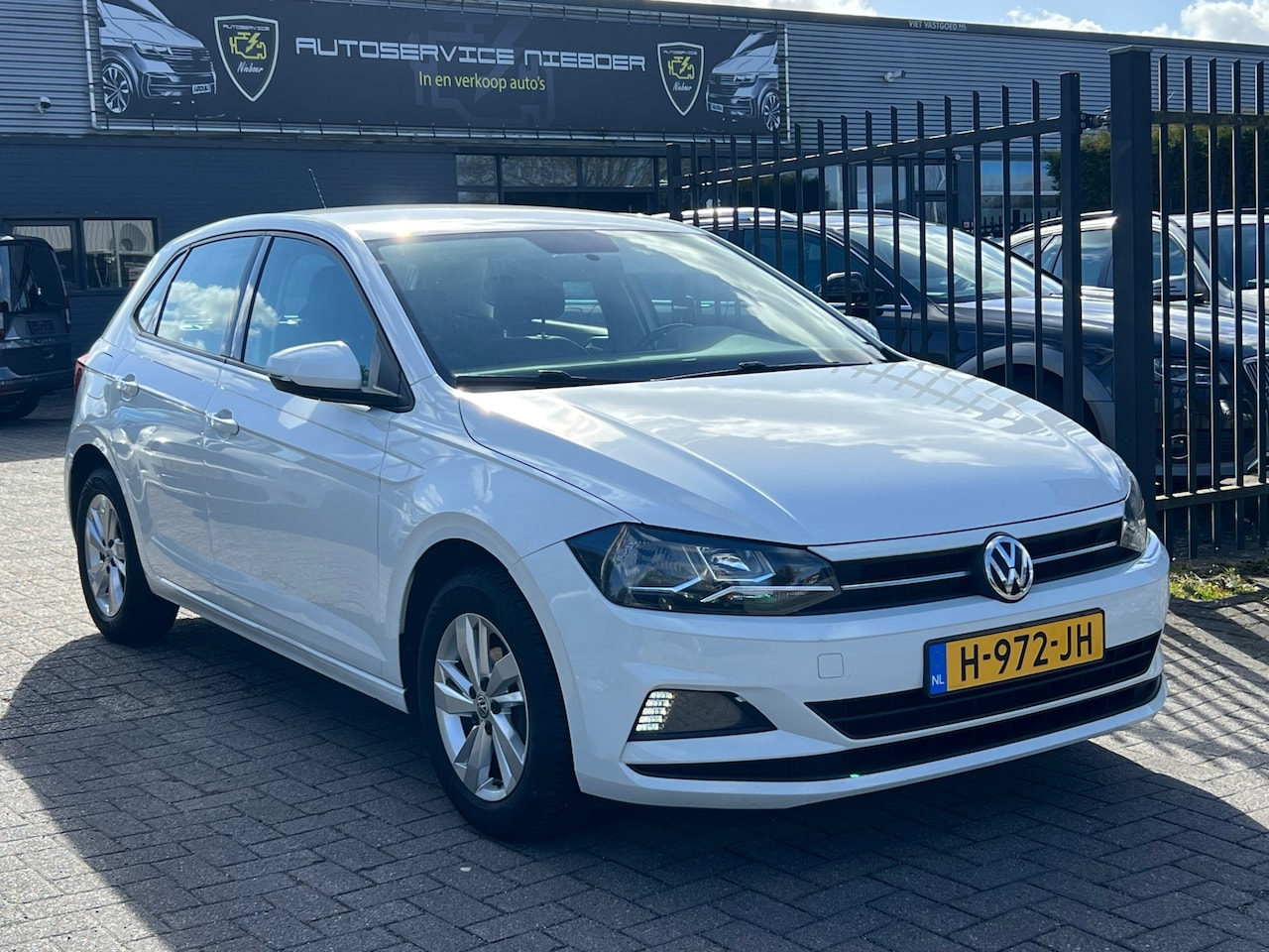 Volkswagen Polo - 1.0 TSI Comfortline # Cruis control # Carplay # Stuurwielbediening. Nette Auto!! - AutoWereld.nl