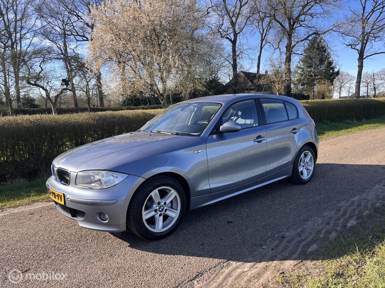 BMW 1-serie - 120i High Executive | AUTOMAAT | 5-DRS | NAP - AutoWereld.nl