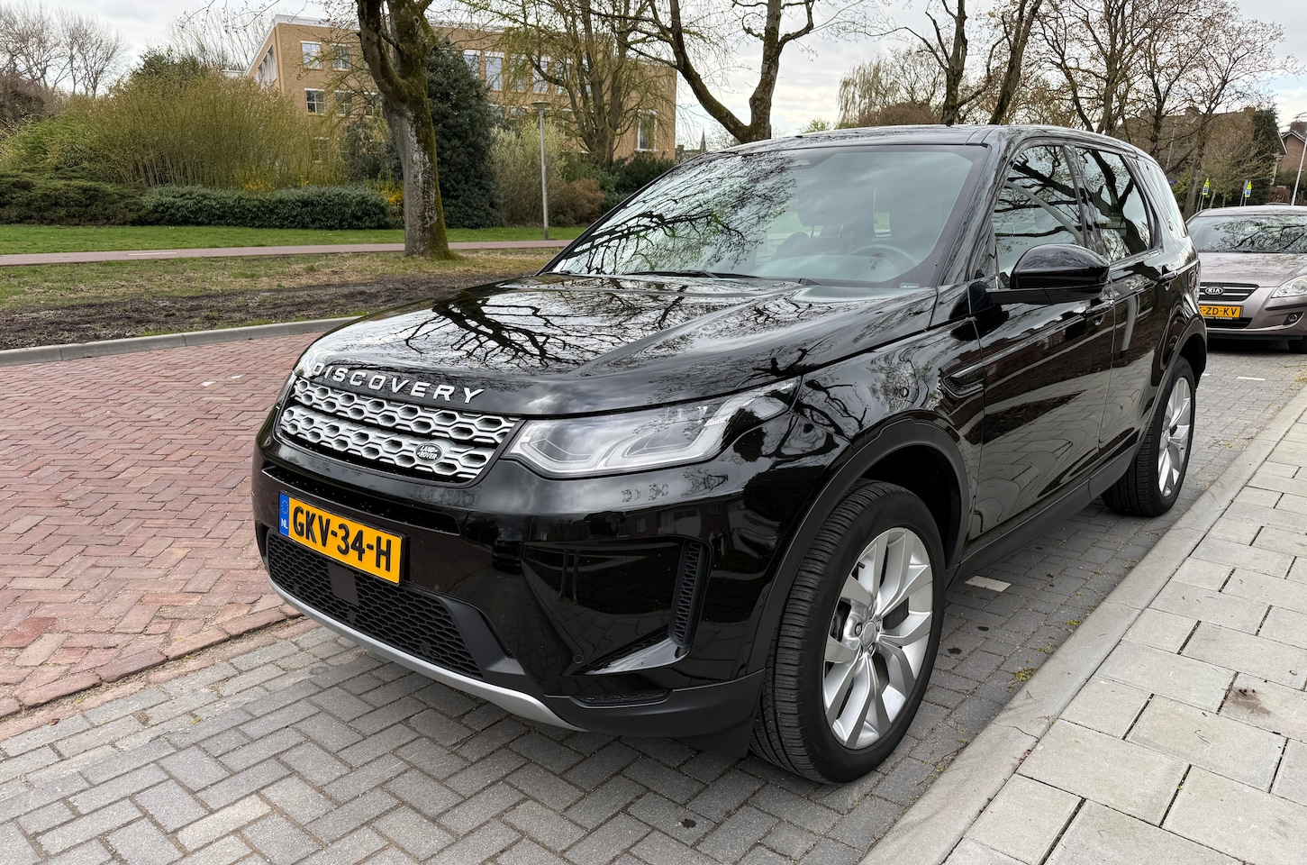 Land Rover Discovery Sport - P300e 2.0 R-Dynamic SE - AutoWereld.nl