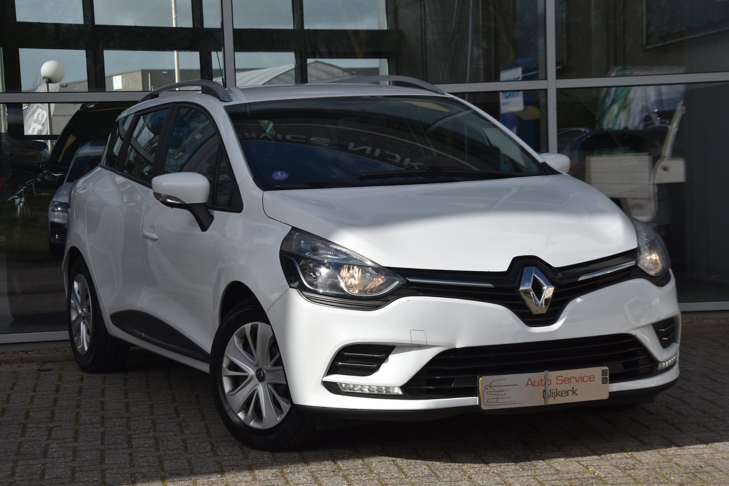 Renault Clio Estate - 0.9 TCe Zen Airco Nav. Pdc Elek. Ramen Trekhaak - AutoWereld.nl
