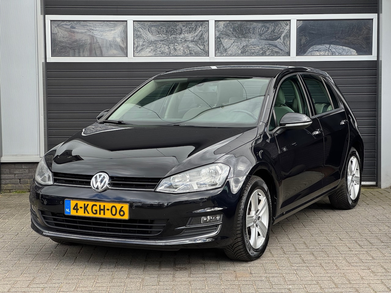 Volkswagen Golf - 1.4 TSI DSG Highline Navi, Climate Control, PDC, Camera, NAP - AutoWereld.nl