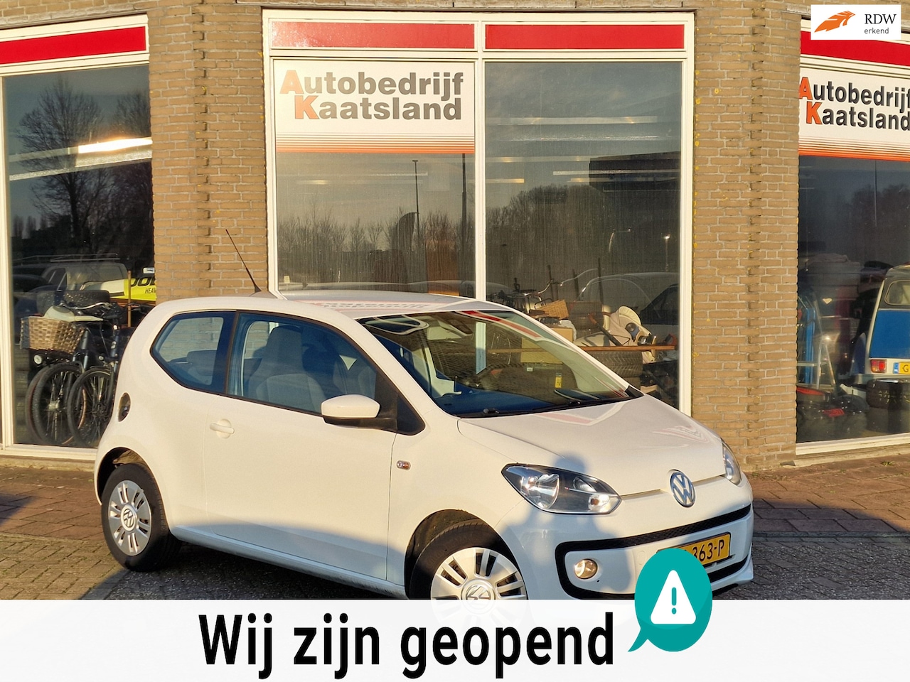 Volkswagen Up! - 1.0 high up! - Nieuwe APK - Navi - Pdc - Stoelverwarm - Airco - Cruise - AutoWereld.nl