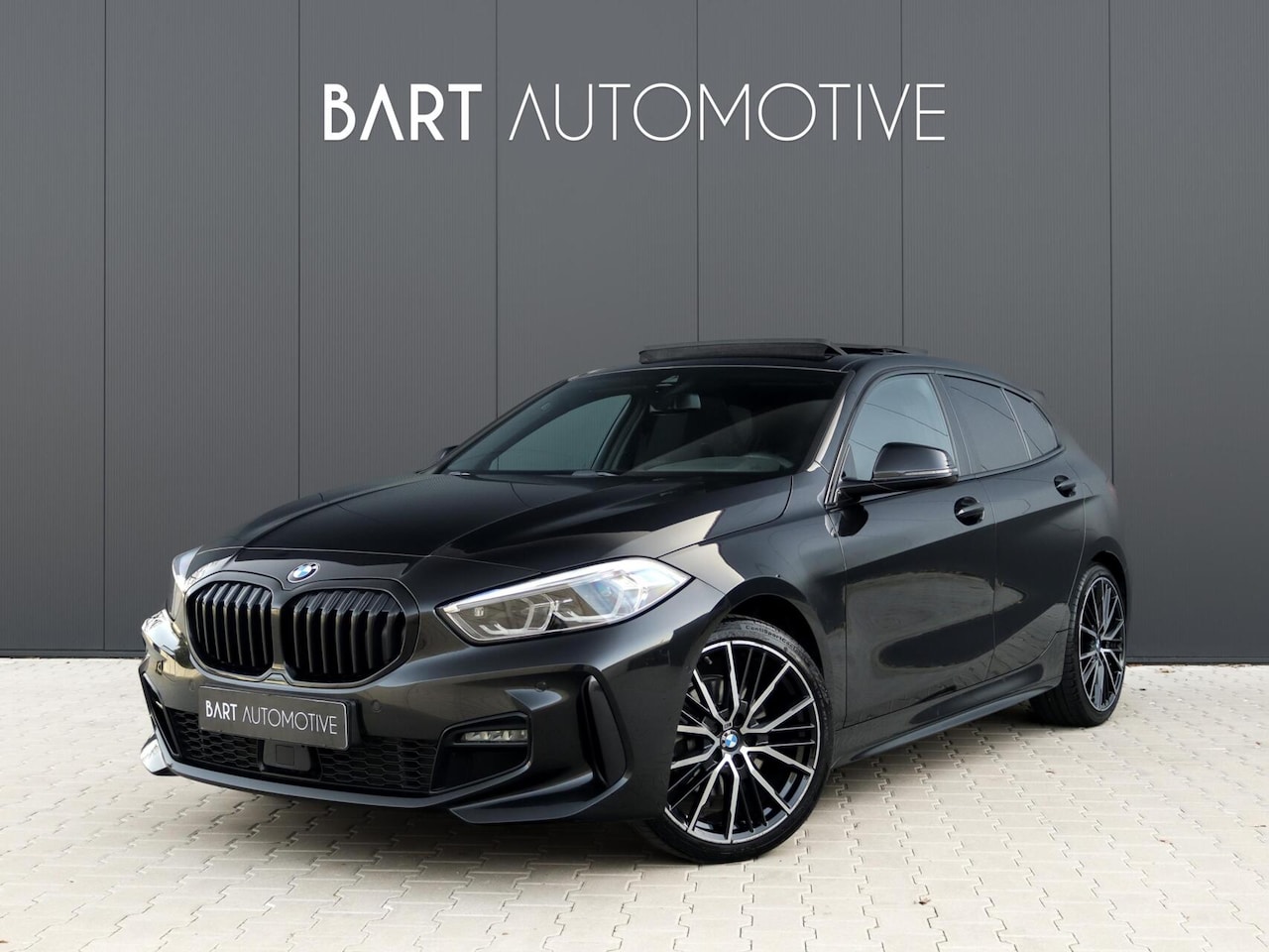 BMW 1-serie - 118i High Executive M Pakket|ACC|Camera|Pano|Kuipstoelen - AutoWereld.nl