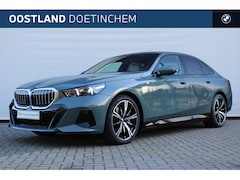 BMW 5-serie - 550e xDrive M Sport Automaat / Panoramadak / Adaptief onderstel professional / Bowers & Wi