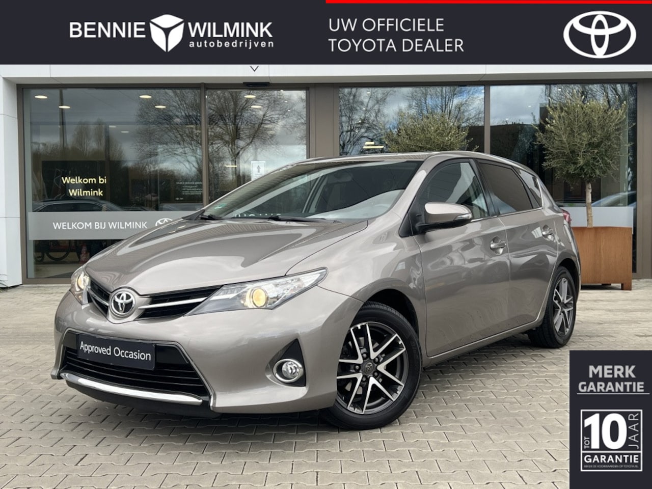 Toyota Auris - 1.6 Aspiration | Navigatie | Trekhaak - AutoWereld.nl