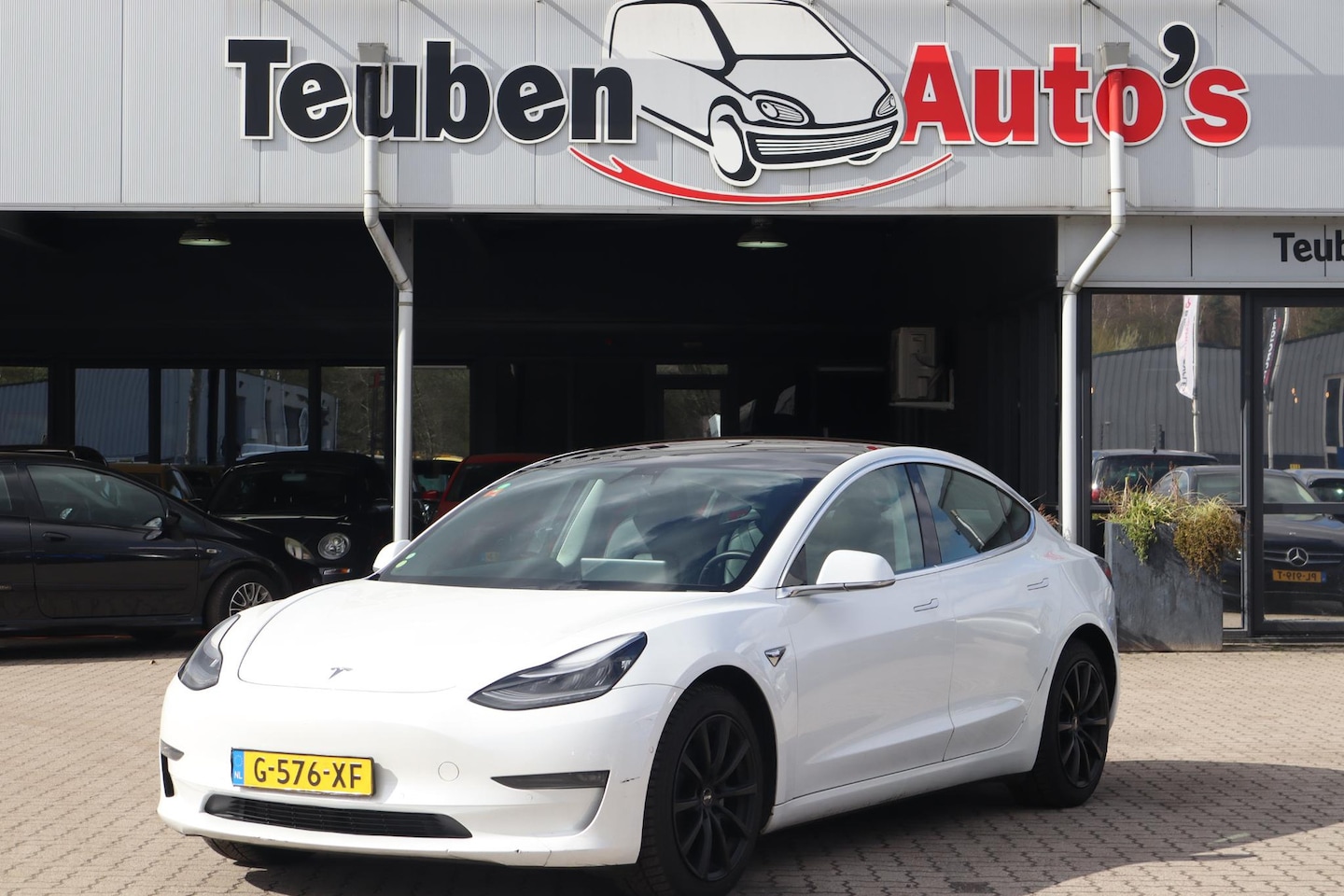 Tesla Model 3 - Long Range RWD Long Range AWD 75 kWh 85% SOH, Autopilot computer 3.0, Trekhaak, Cruise control, Panoramad - AutoWereld.nl