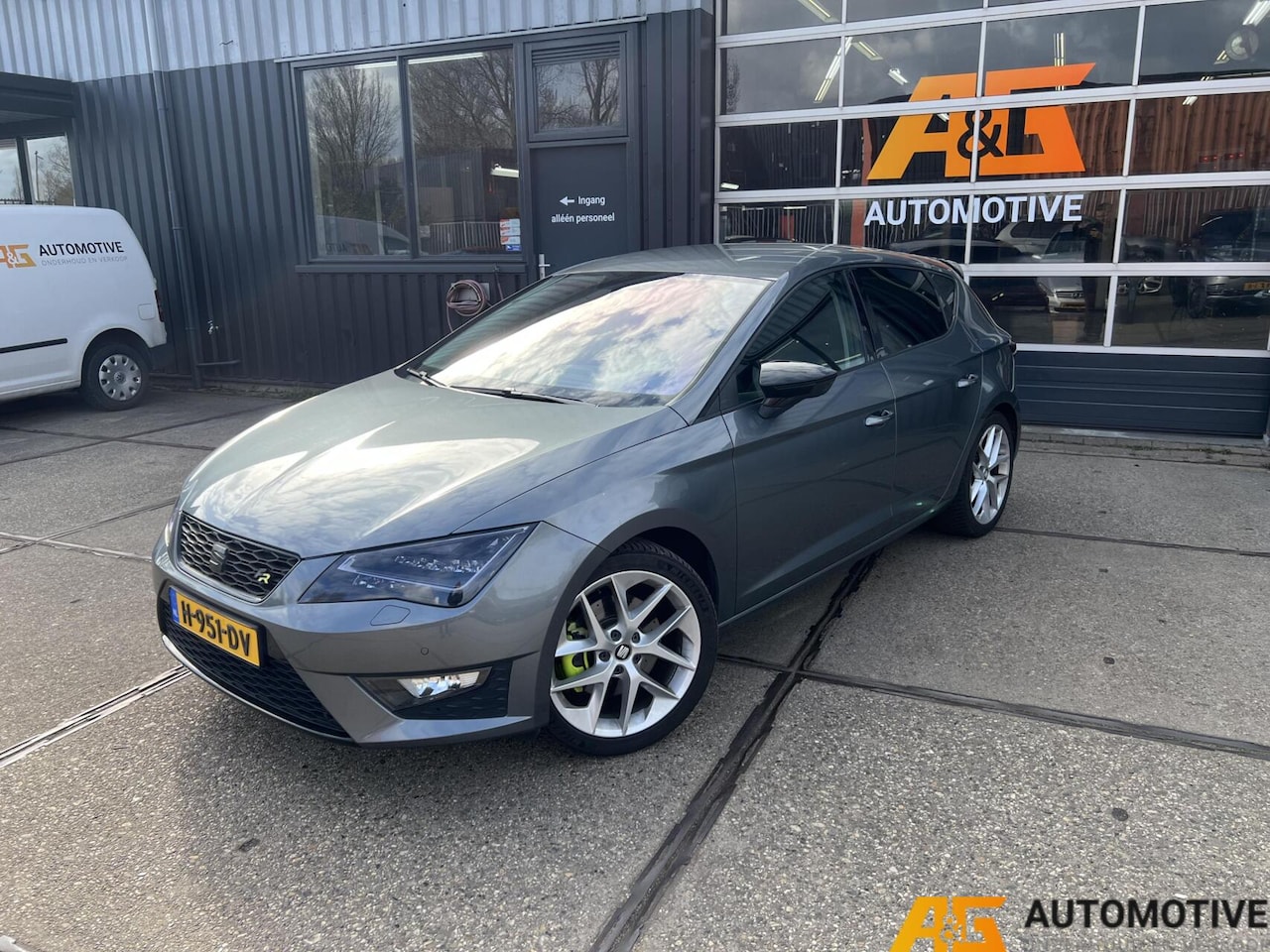SEAT Leon - 1.8 TSI DSG FR Grijs 2013 - AutoWereld.nl