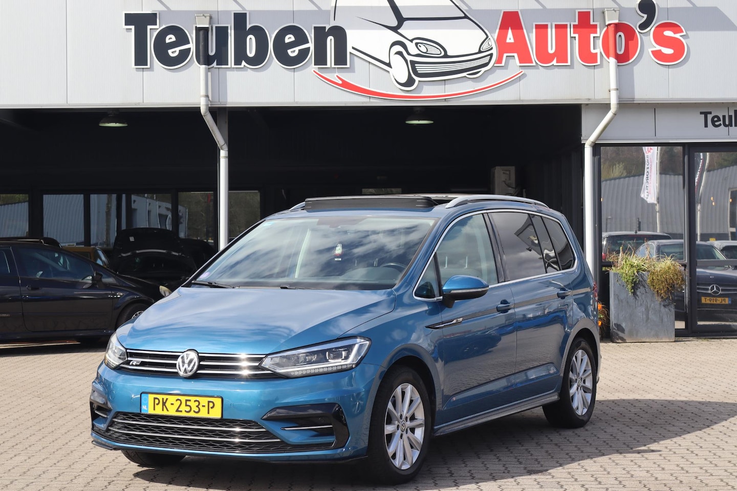 Volkswagen Touran - 1.4 TSI Highline Business R Navigatie, Climate control, Panoramadak, Schuif- kanteldak, Ap - AutoWereld.nl