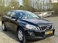 Volvo XC60 - 2.4D AWD Momentum Automaat 1e eigenaar airco cruis control cv op afs