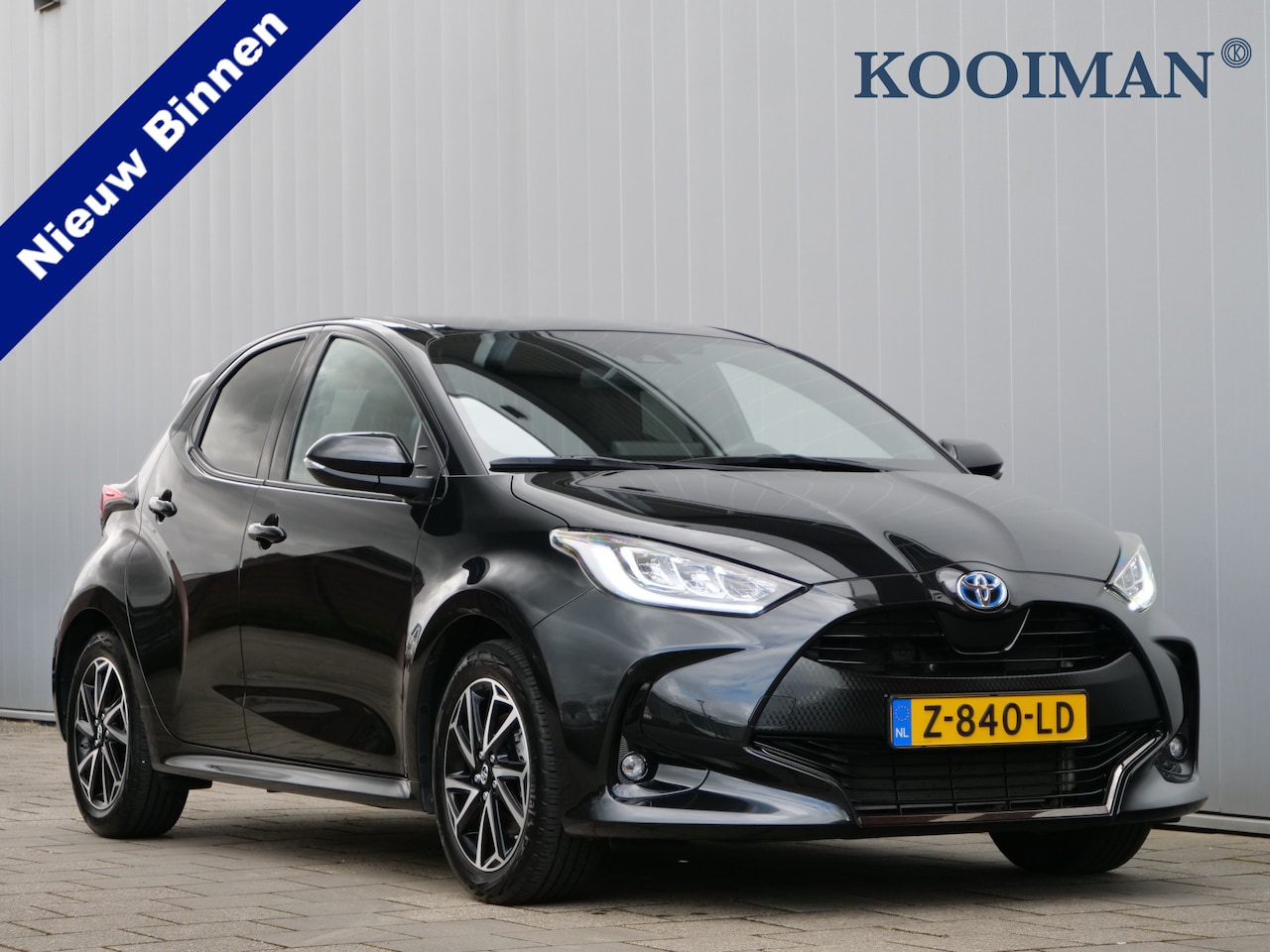 Toyota Yaris - 1.5 Hybrid Dynamic 116 Pk Automaat Apple Carplay / DAB / Camera / Stuur- stoelverwarming - AutoWereld.nl