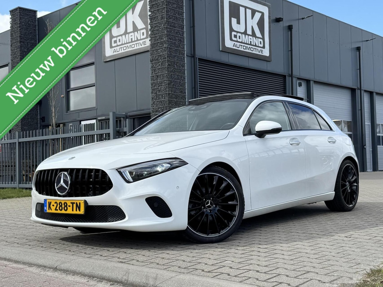 Mercedes-Benz A-klasse - 180 Premium Plus Pano|Memory|Ambient Lights|Trekhaak - AutoWereld.nl