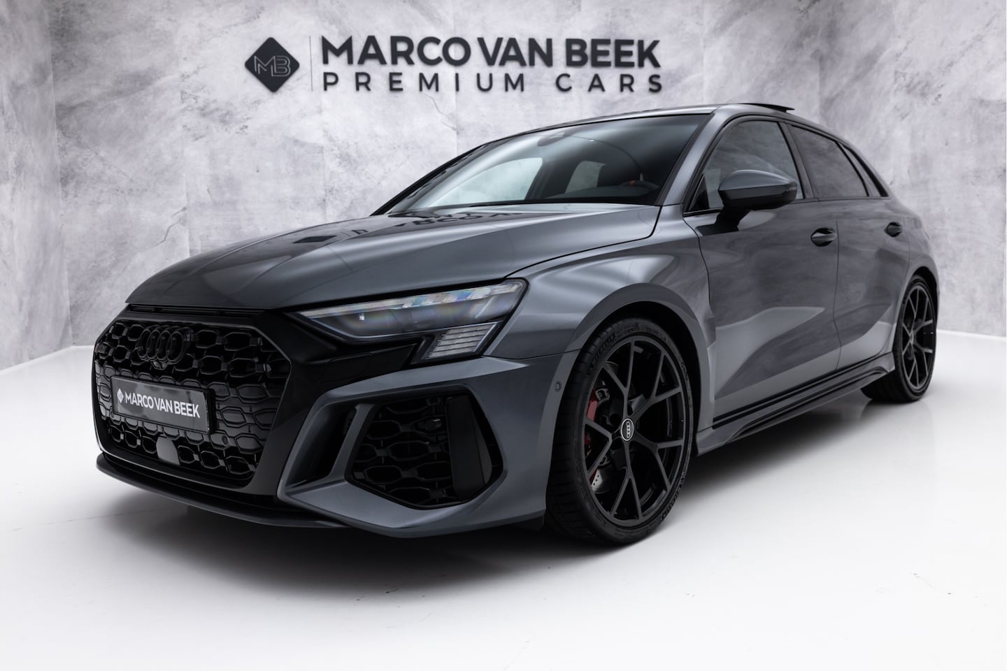 Audi RS3 - Sportback 2.5 TFSI Quattro | Pano | B&O | Sportuitlaat | RS Design Rood - AutoWereld.nl