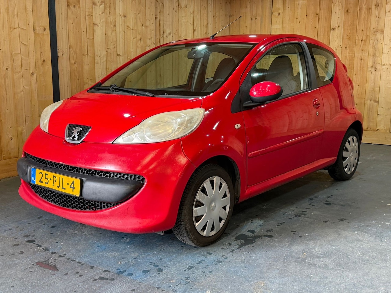 Peugeot 107 - 1.0-12V XR Rood APK Zuinig rijden ! - AutoWereld.nl