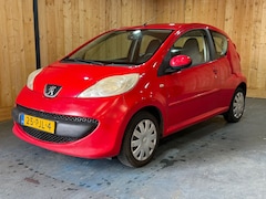 Peugeot 107 - 1.0-12V XR Rood APK Zuinig rijden
