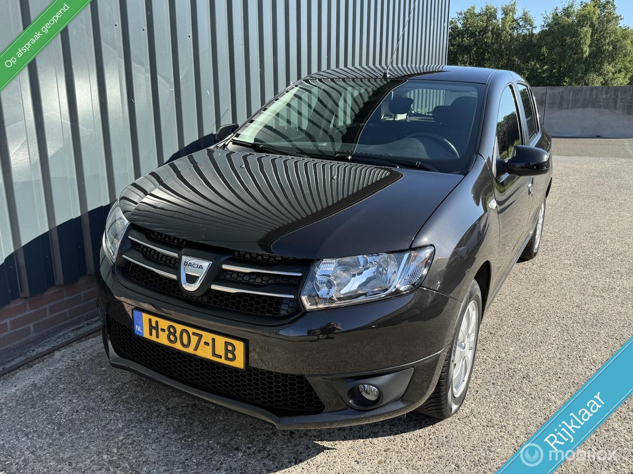 Dacia Sandero - 0.9 TCe Blackline NWE KETTING/AIRCO/5DRS/NAVI/CRUISE - AutoWereld.nl