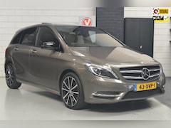 Mercedes-Benz B-klasse - 180 Ambition // AUTOMAAT // TREKHAAK // LEDER // NAVI // PANO //