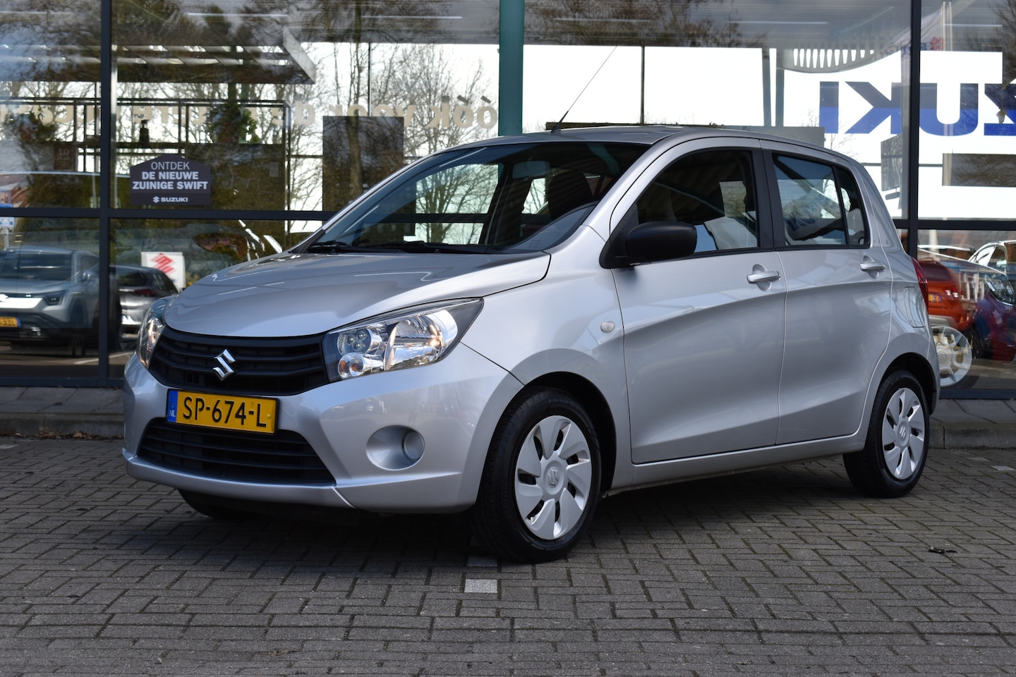 Suzuki Celerio - 1.0 Comfort Handgeschakeld 68pk | Bluetooth | Airco | Radio-cd/mp3 speler | - AutoWereld.nl