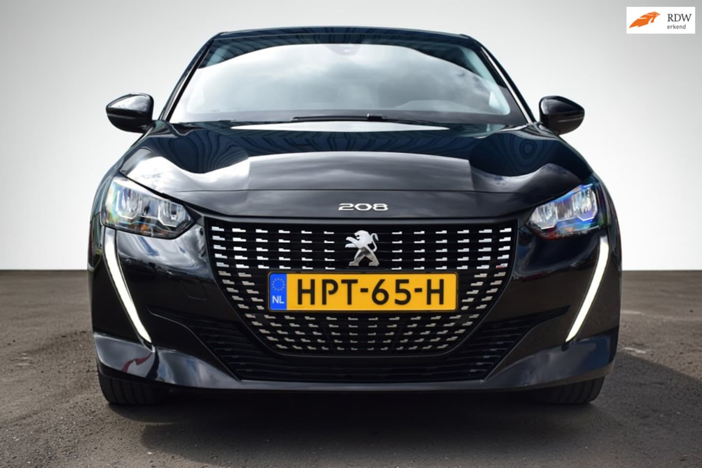 Peugeot 208 - 1.2 PureTech Active 1.2 PureTech Active, Apple car play, Parkeercamera, Stoelverwarming, Lage kilometerstand - AutoWereld.nl