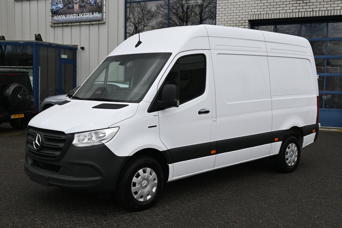 Mercedes-Benz eSprinter - 320 L2H2 Pro 81kWh Snellader, Navigatie, Trekhaak, Winterpakket, Etc. - AutoWereld.nl