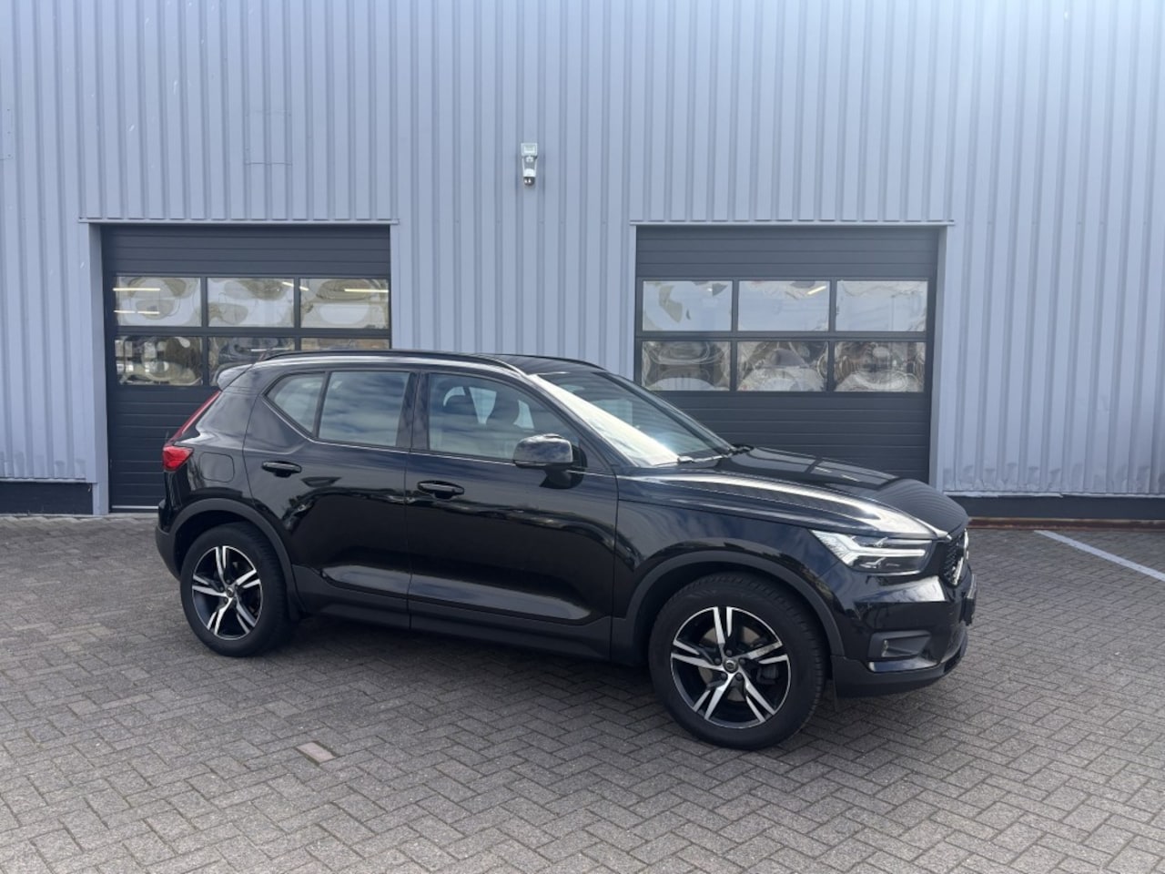 Volvo XC40 - 2.0 T4 R-Design Trekhaak I Leer I All-in prijs! - AutoWereld.nl