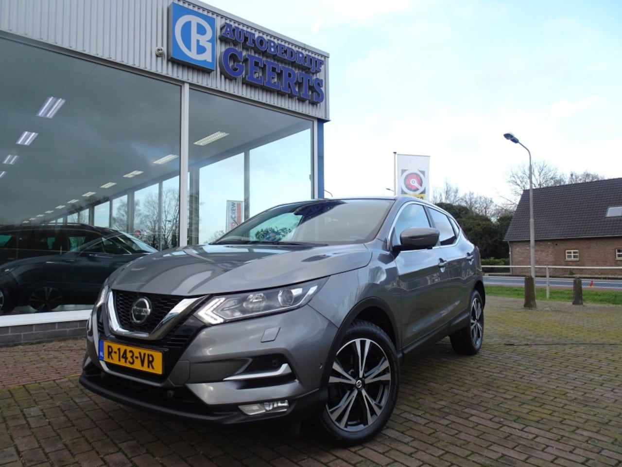 Nissan Qashqai - 1.3 DIG-T Automaat Business Edition 360camera/Trekhaak/Navi/Clima - AutoWereld.nl