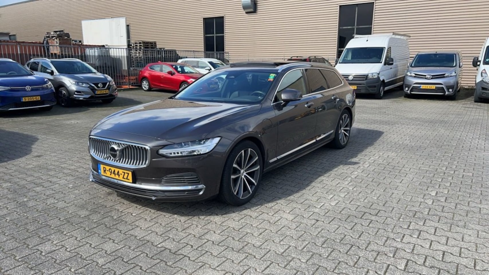 Volvo V90 - 2.0 T6 AWD R-Design - Pano - Trekhaak - Harman/Kardon - AutoWereld.nl