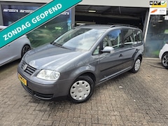 Volkswagen Touran - 1.6-16V FSI | AUTOMAAT | NW APK | TREKHAAK | CRUISE | 12MND GARANTIE |