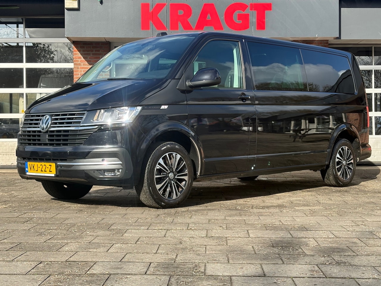 Volkswagen Transporter - 2.0 TDI L2H1|DUBBELCABINE|AUTOMAAT|NAP|airco|cruise|apple carplay|lichtmetalen velgen|park - AutoWereld.nl