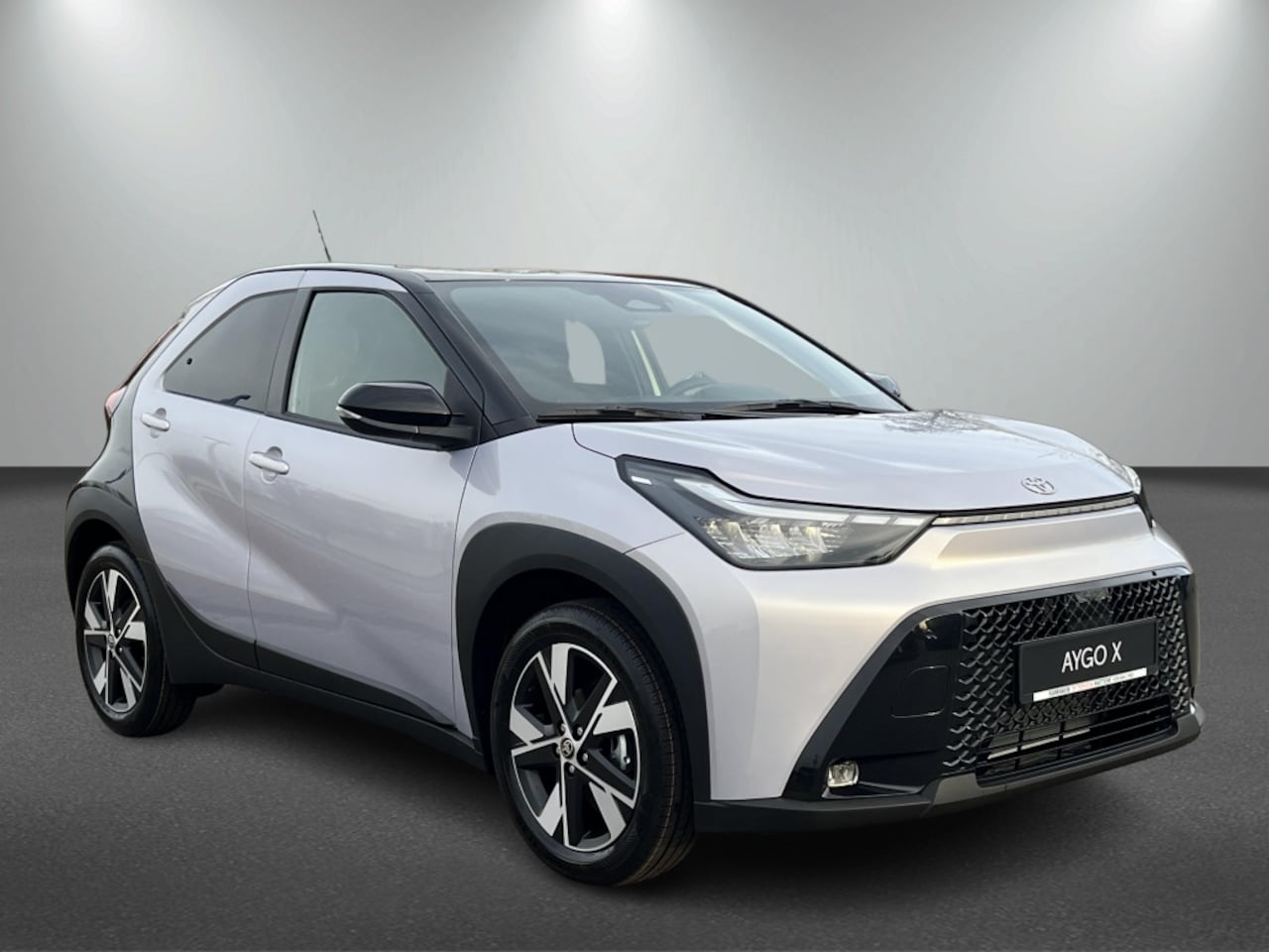 Toyota Aygo X - Hybrid 115 Black Edition | Stoelverwarming | Park. Sensoren | AC - AutoWereld.nl