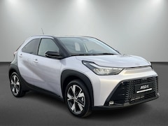 Toyota Aygo X - Hybrid 115 Black Edition | Stoelverwarming | Park. Sensoren | AC