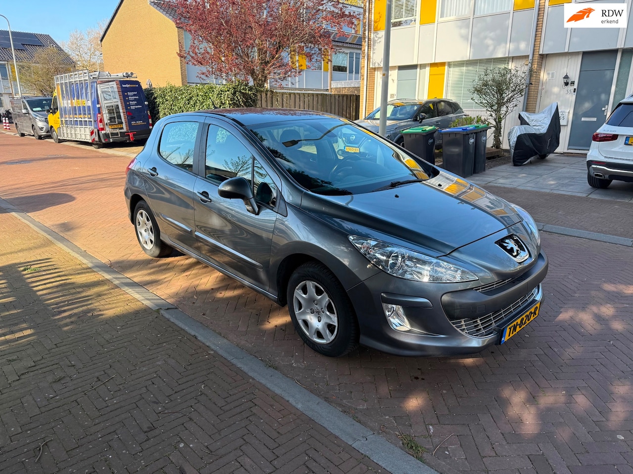 Peugeot 308 - Tweede eigenaar / 136.000 km / Parkeersensoren achter / Nette auto - AutoWereld.nl