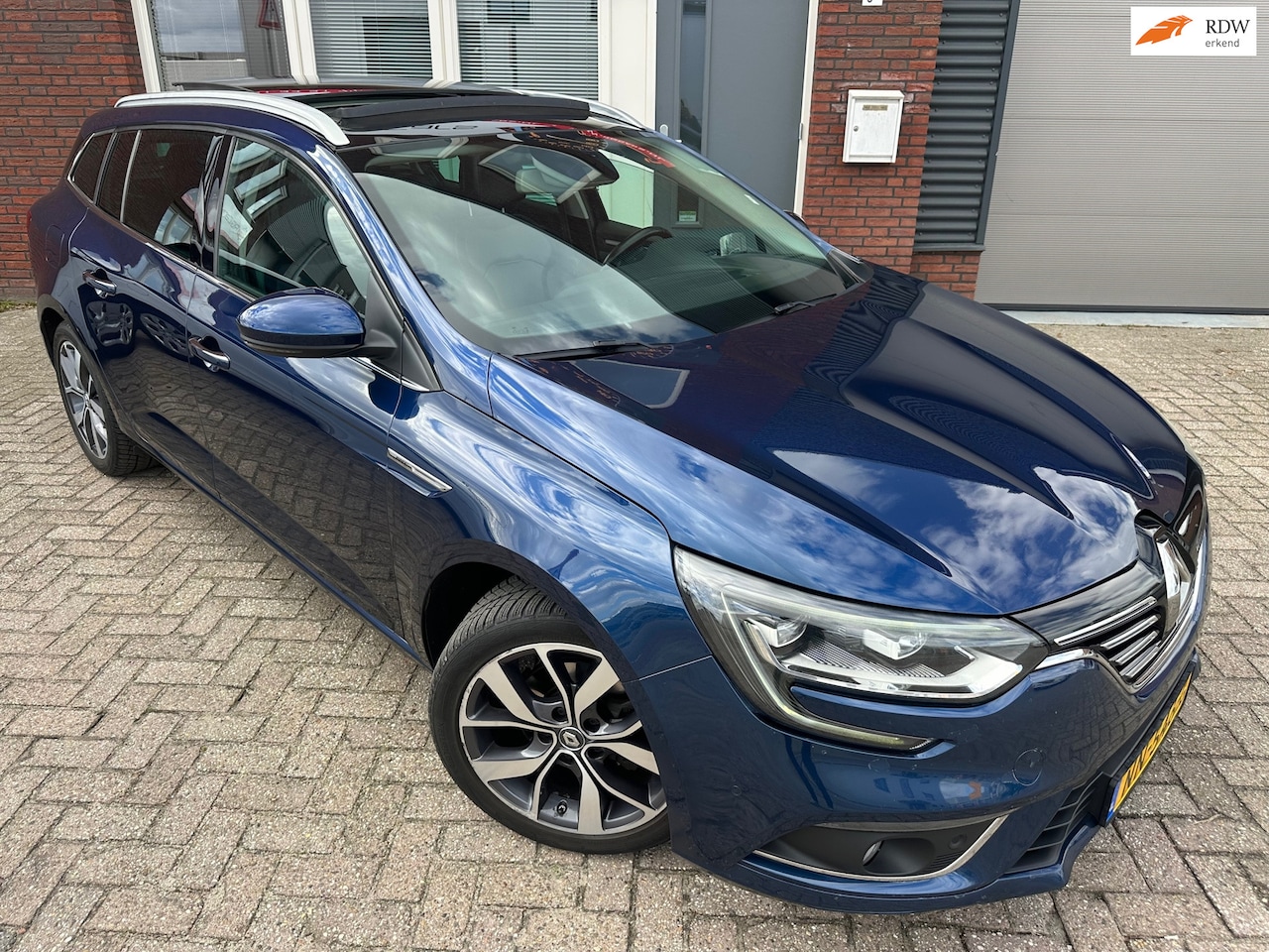 Renault Mégane Estate - 1.2 TCe Bose / Pano / Leder / Navi / Camera / AUT - AutoWereld.nl