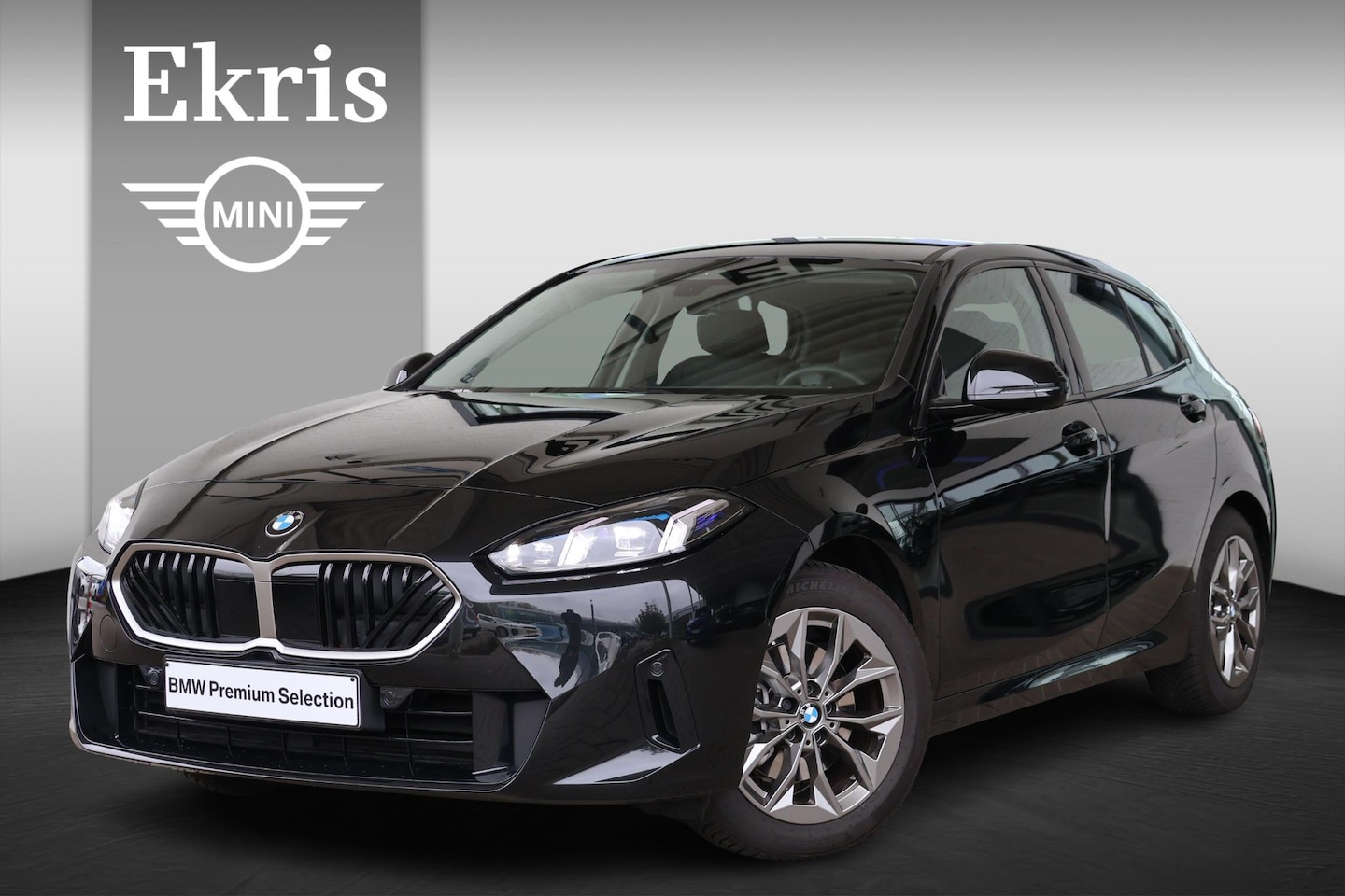 BMW 1-serie - 120 | Driving Assistant | Stoelverwarming | Premium Pack | elektrisch bedienbare achterkle - AutoWereld.nl