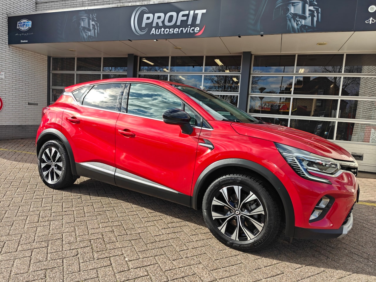 Renault Captur - 1.6 E-Tech plug-in hybrid 160 techno / Half Leder/ Navigatie / Camera! - AutoWereld.nl
