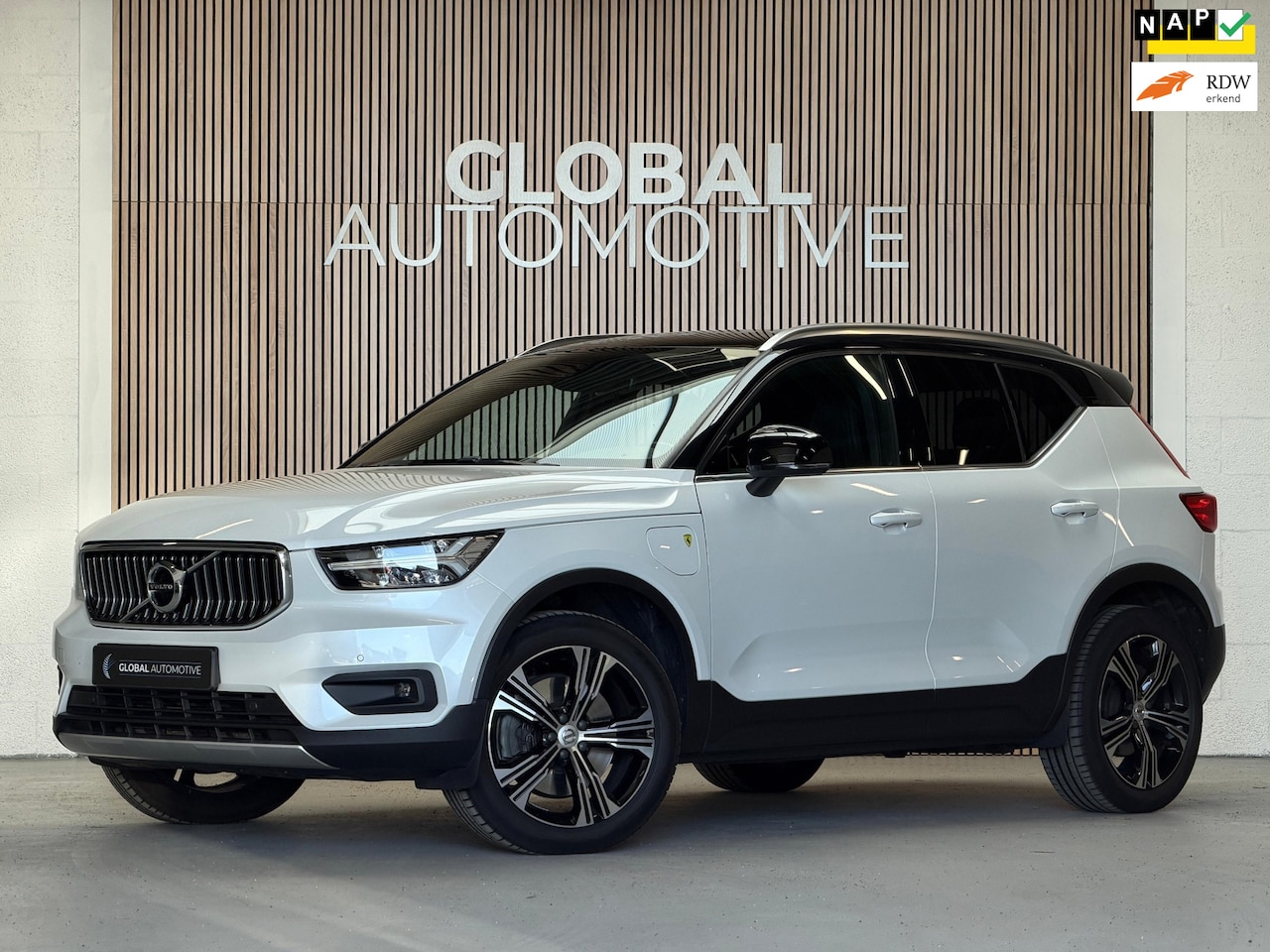 Volvo XC40 - 1.5 T5 Recharge Inscription - 19'' - STUURVERWARMING - AutoWereld.nl