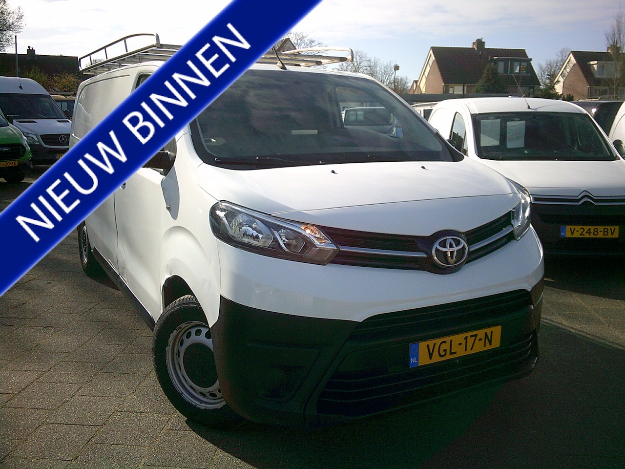 Toyota PROACE Long Worker - 2.0 D-4D Cool Comfort VOORZIEN VAN DUBB, ZIJSCHUIFDEUR+AIRCO !! - AutoWereld.nl