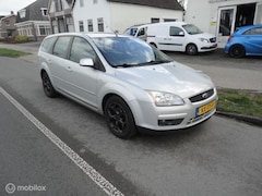 Ford Focus Wagon - 1.6-16V Ambiente