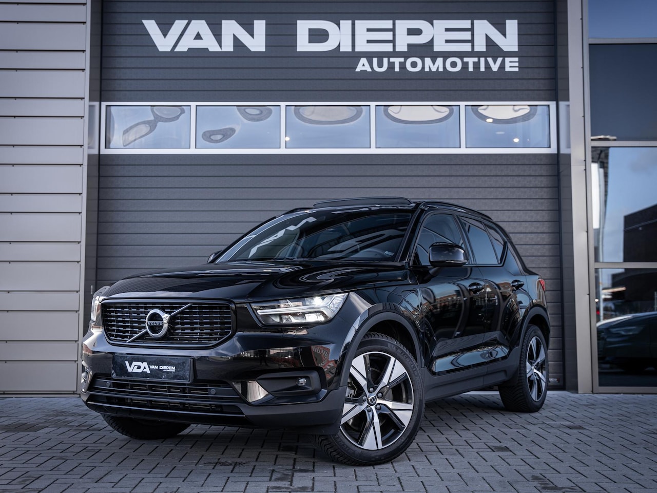 Volvo XC40 - 1.5 T5 Recharge R-Design - Pano l Stuur verw. l 19'' l Memory - AutoWereld.nl